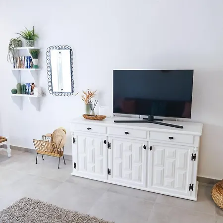 Delfini Villa, Beachfront 2-bdrm Maisonette פוסידי