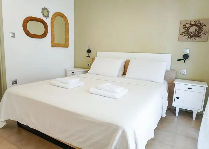 Delfini Villa, Beachfront 2-bdrm Maisonette Prázdninový dům *