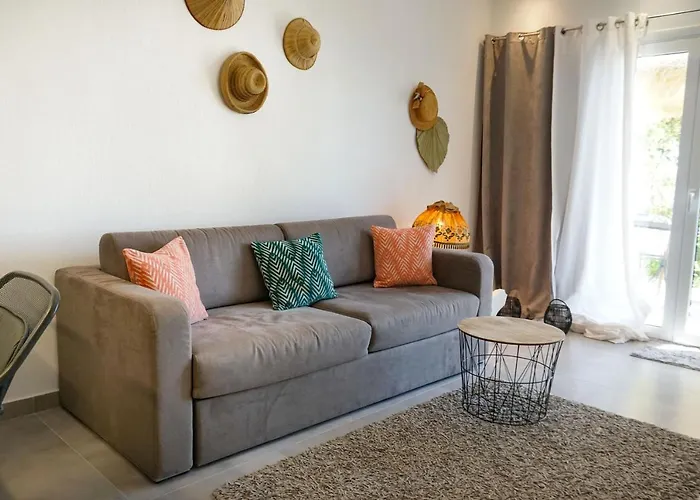 Delfini Villa, Beachfront 2-bdrm Maisonette Prázdninový dům Posidi