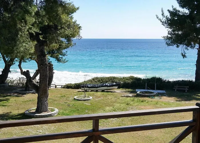 Prázdninový dům Delfini Villa, Beachfront 2-bdrm Maisonette