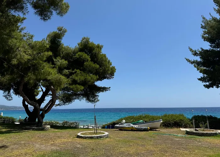 Delfini Villa, Beachfront 2-bdrm Maisonette Prázdninový dům Posidi