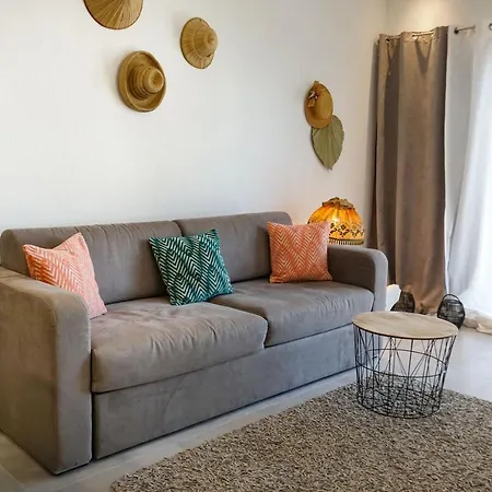 Delfini Villa, Beachfront 2-bdrm Maisonette Casa vacanze Possidi