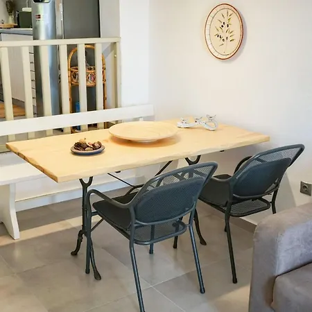 Vakantiehuis Delfini Villa, Beachfront 2-bdrm Maisonette Possidi