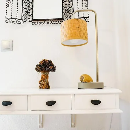 Delfini Villa, Beachfront 2-bdrm Maisonette Casa vacanze