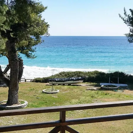 Vakantiehuis Delfini Villa, Beachfront 2-bdrm Maisonette
