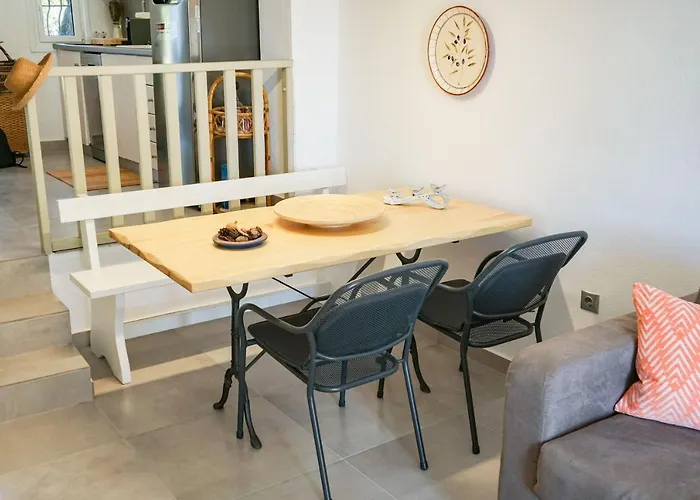 度假居 Delfini Villa, Beachfront 2-bdrm Maisonette 波塞蒂