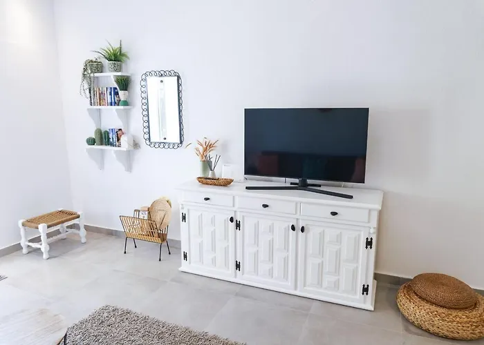 Delfini Villa, Beachfront 2-bdrm Maisonette 波塞蒂