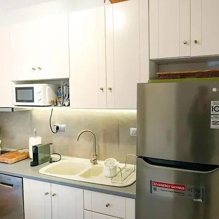 Delfini Villa, Beachfront 2-bdrm Maisonette بوسيدي