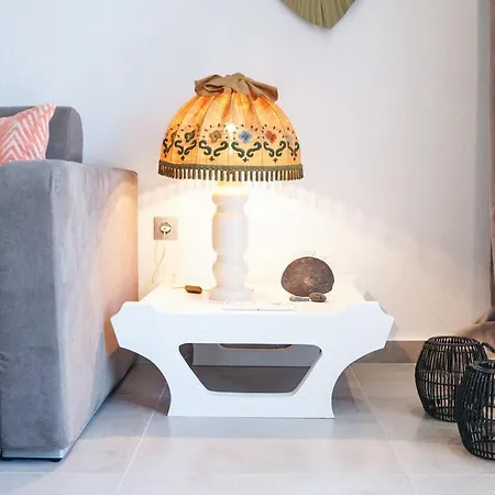 Delfini Villa, Beachfront 2-bdrm Maisonette * بوسيدي