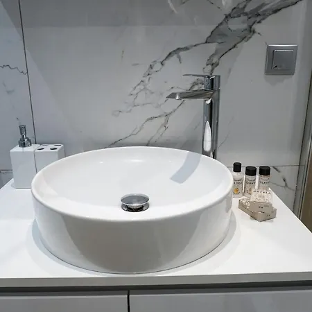 Delfini Villa, Beachfront 2-bdrm Maisonette * Ποσείδι