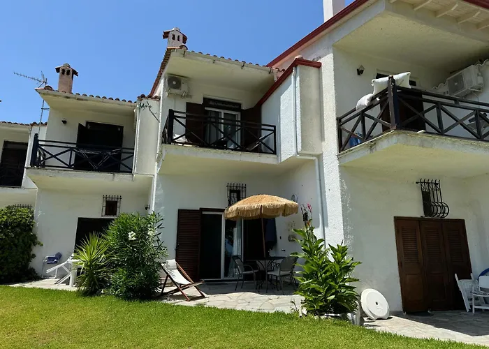 Delfini Villa, Beachfront 2-bdrm Maisonette *